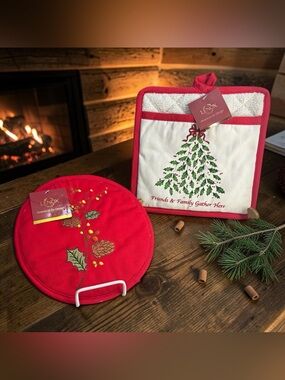 2 Lenox Christmas Pot Holders Hot Pads Fabric Embroidered Winter Song Holly Pine